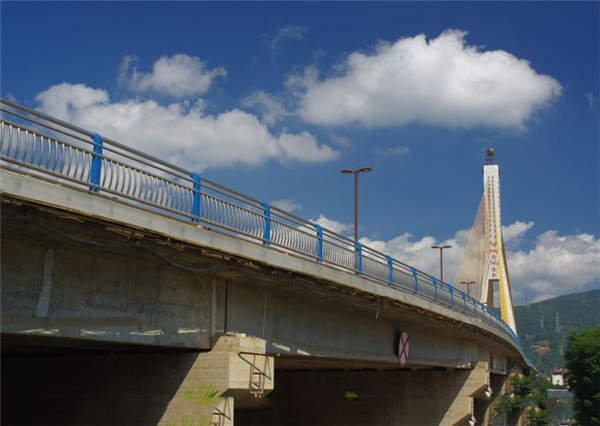 吉安304不锈钢桥梁护栏：安全、耐用与美观的完美结合