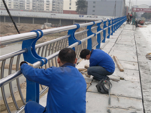 吉安不锈钢河道护栏的特性及其在城市景观中的应用