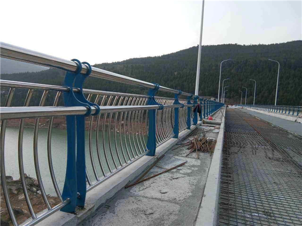 吉安不锈钢桥梁护栏防腐措施的重要性及实施策略
